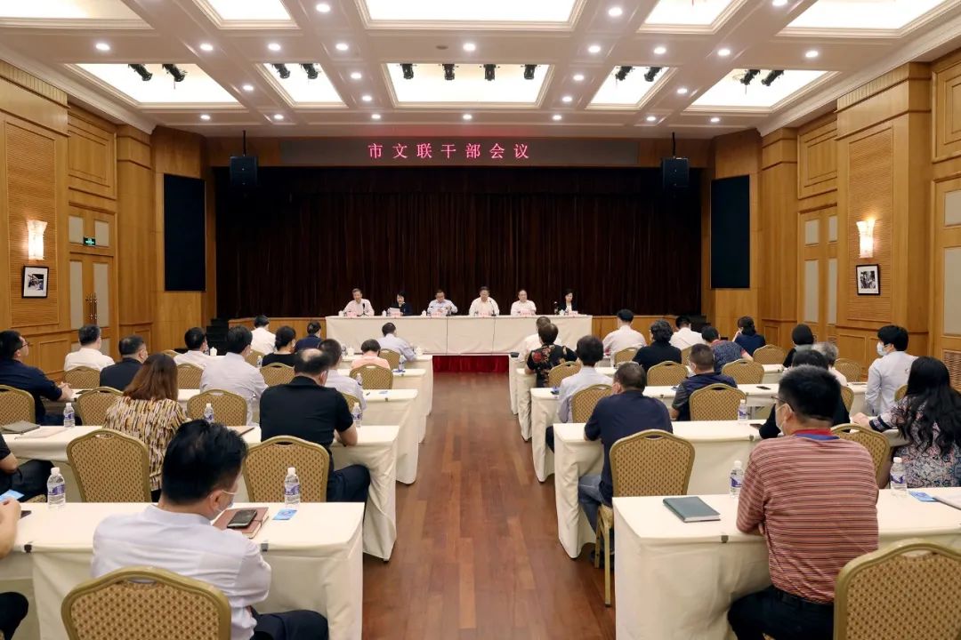 上海市最新干部任免，邻里间的温馨故事展现新篇章