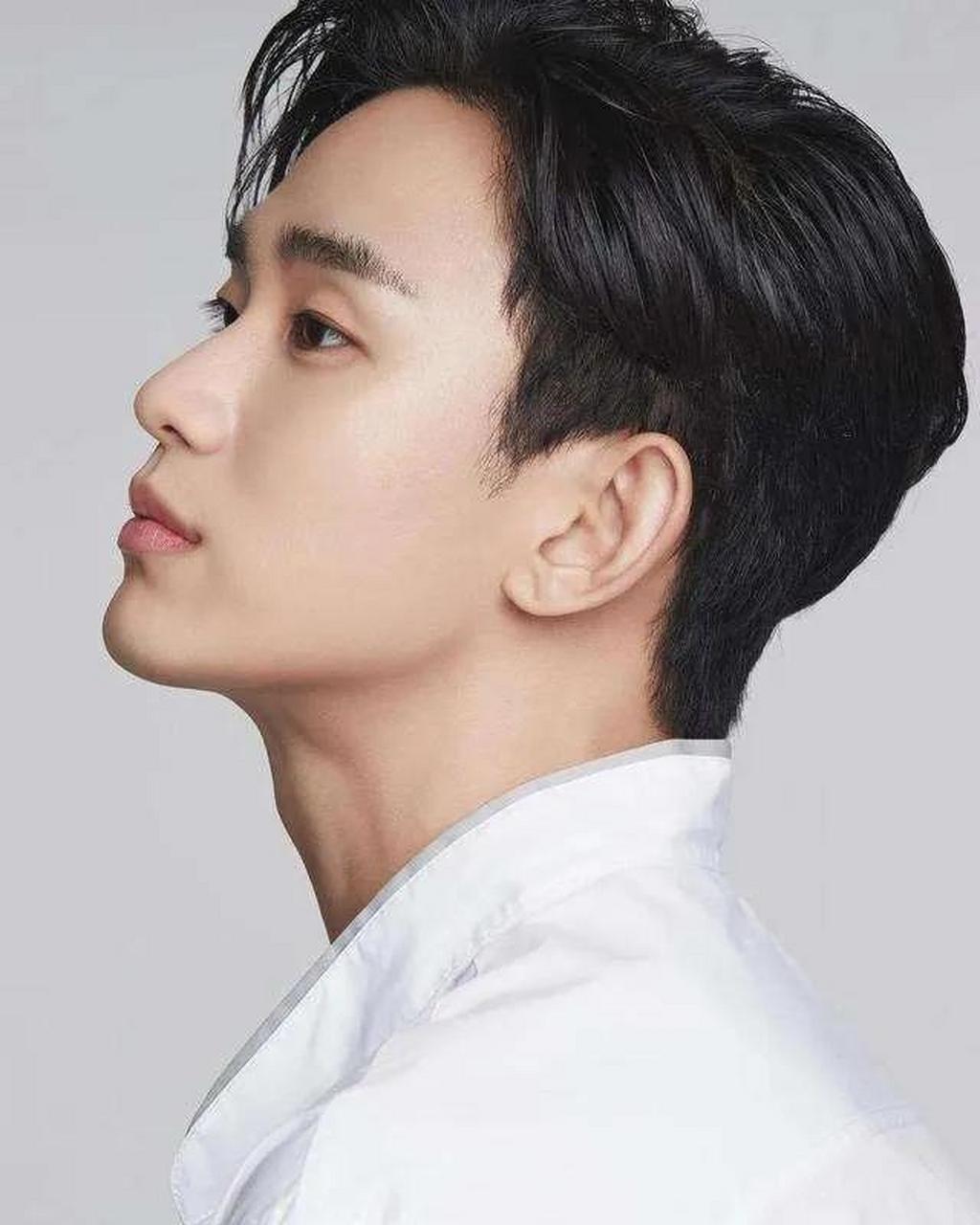 韩国最帅男明星魅力瞬间，颜值巅峰的图片集锦 🌟